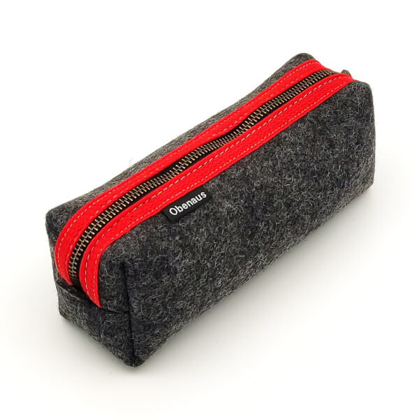 Pennal – Anthrazit – Borte Rot